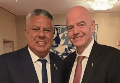 Tapia se mostró con Infantino