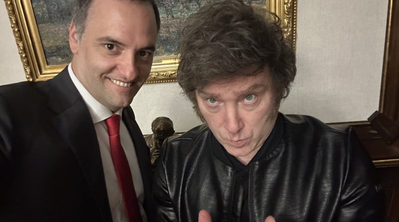 Milei se reúne con su Jefe de Gabinete Milei se reúne con su Jefe de Gabinete