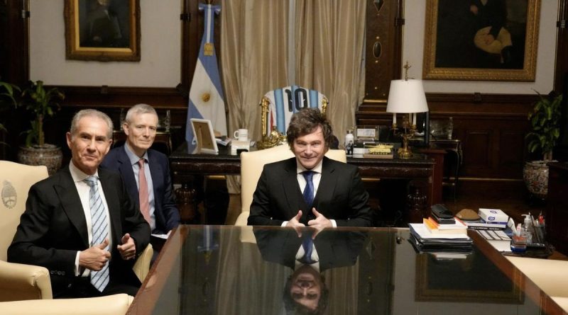 Milei con un especialista en piedras preciosas