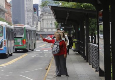 Colectivos levantan paro