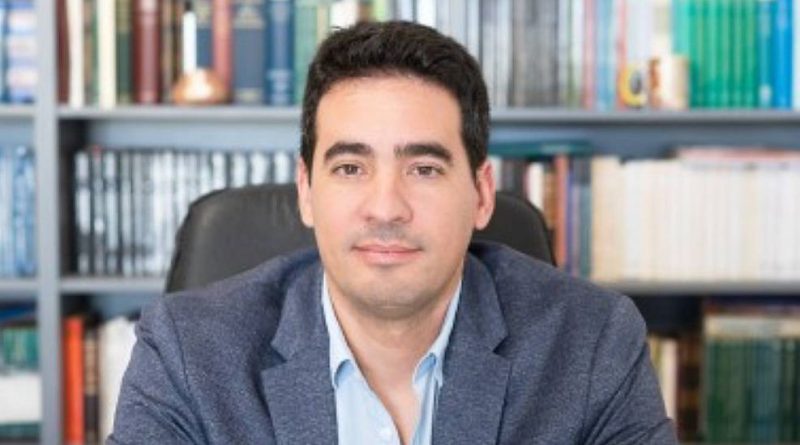 Perfil del nuevo vocero, Adrián Ravier Perfil del nuevo vocero, Adrián Ravier
