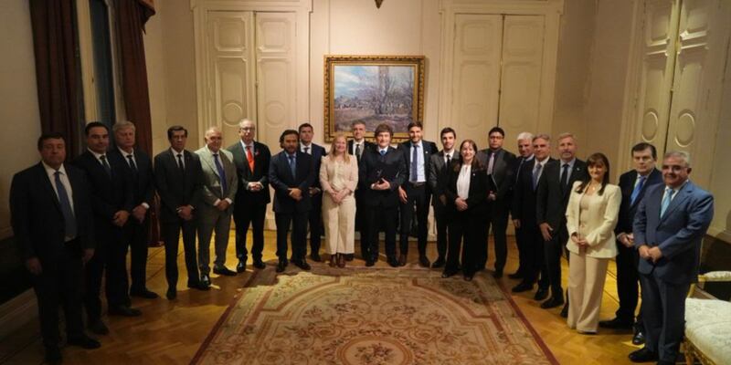 El gobierno se acerca a los gobernadores El gobierno se acerca a los gobernadores