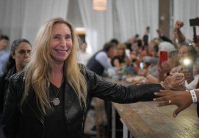 Karina Milei con legisladores