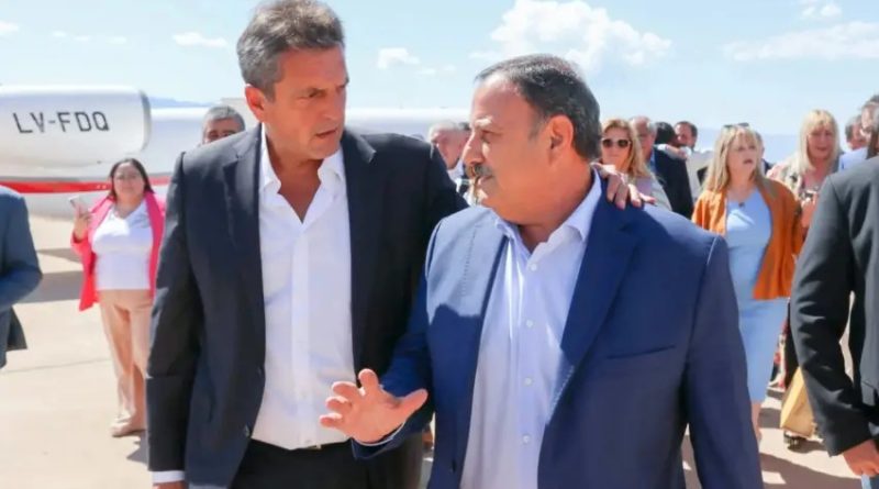 Sergio Massa se acerca a Ricardo Quintela Sergio Massa se acerca a Ricardo Quintela